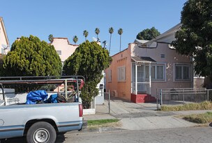 1323 E Adams Blvd in Los Angeles, CA - Building Photo