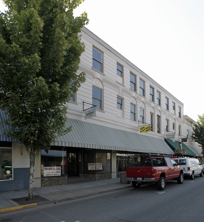 631-671 S Main St in Lebanon, OR - Building Photo