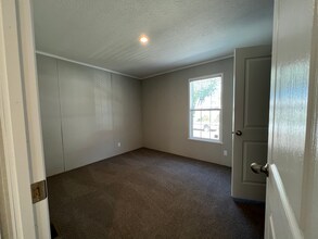 5161 Tokay Dr in Flint, MI - Building Photo - Building Photo