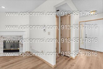 112 Cambridge Meadows Dr in Belton, MO - Building Photo - Building Photo