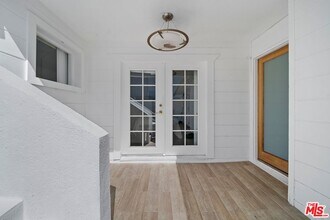 11689 Picturesque Dr in Los Angeles, CA - Building Photo - Building Photo