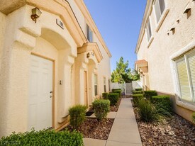 5989 Trickling Descent St in Henderson, NV - Building Photo