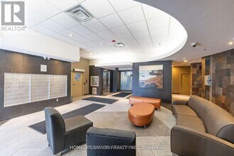 890-890 Sheppard Ave W in Toronto, ON - Building Photo - Building Photo