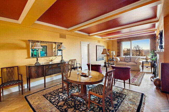 128 Central Park S in New York, NY - Building Photo - Building Photo