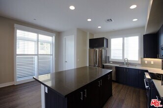 2753 Waverly Dr in Los Angeles, CA - Building Photo - Building Photo