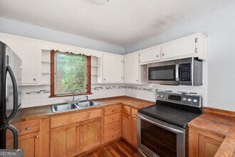 3178 Pinehill Dr in Decatur, GA - Foto de edificio - Building Photo