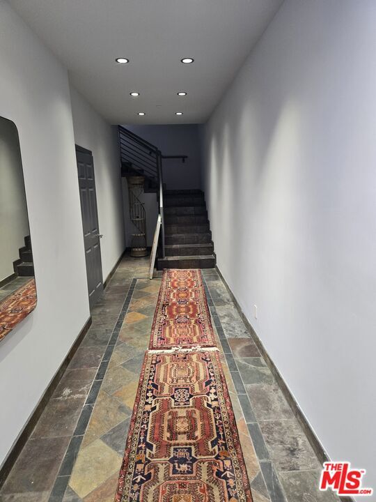 5352 Calatrana Dr in Los Angeles, CA - Building Photo - Building Photo