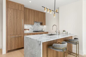 30-55 Vernon Blvd in New York, NY - Building Photo - Building Photo