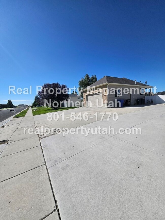 1437 N 3775 W in West Point, UT - Building Photo - Building Photo