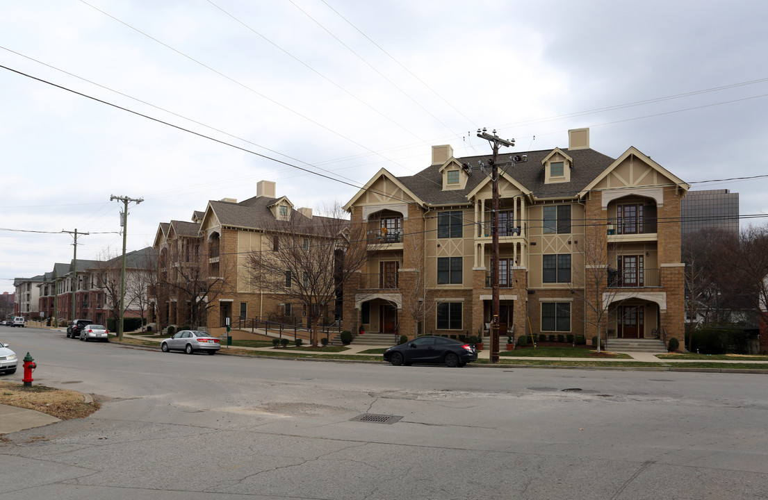 Park West Court in Nashville, TN - Building Photo