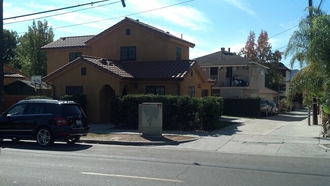property at 2040 Glenwood Rd