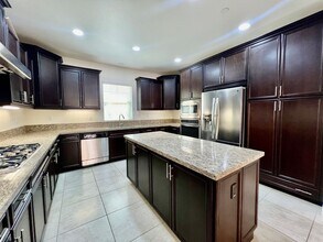 560 Calle Vibrante in Palm Desert, CA - Building Photo - Building Photo