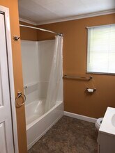 101 Cochran Ln in Nitro, WV - Building Photo - Building Photo