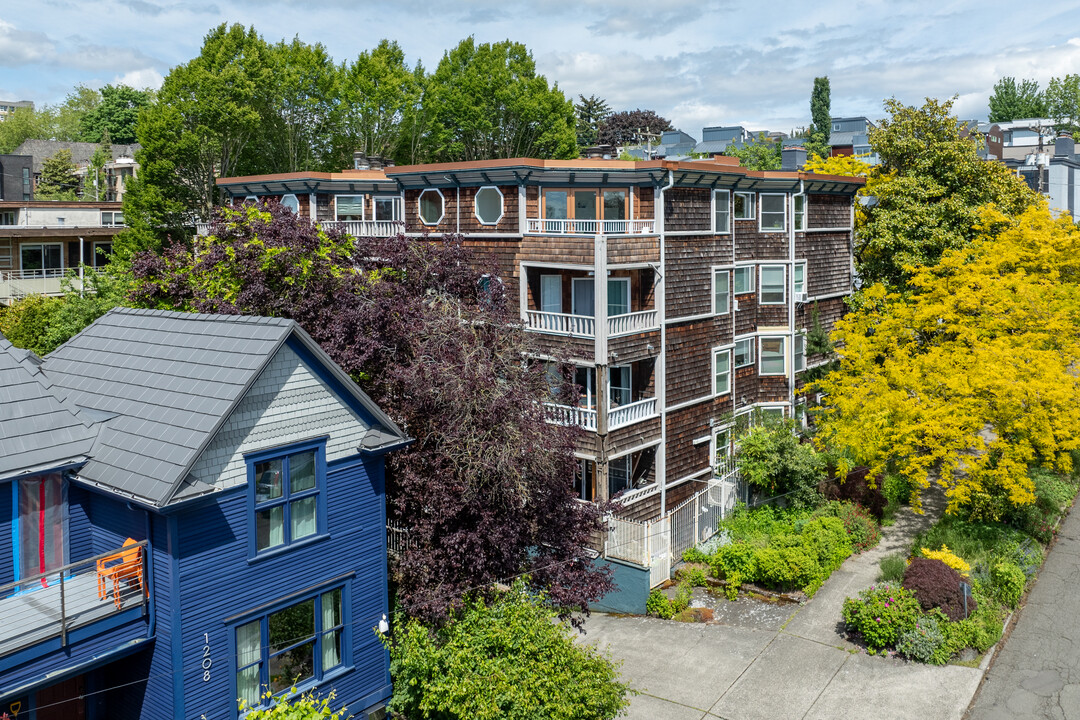 VICTORIA HOUSE CONDOMINIUM in Seattle, WA - Building Photo