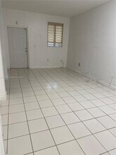 7070 NW 177th St in Hialeah, FL - Building Photo - Building Photo