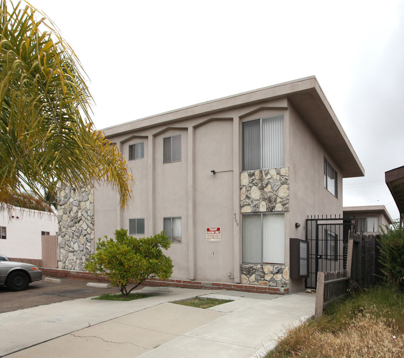 4609 34th St in San Diego, CA - Foto de edificio