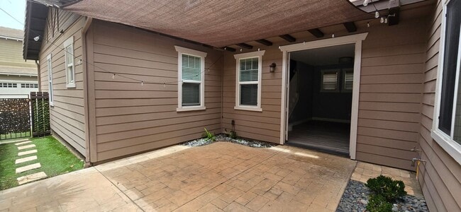 1465 Donegal Way in Oxnard, CA - Building Photo - Building Photo