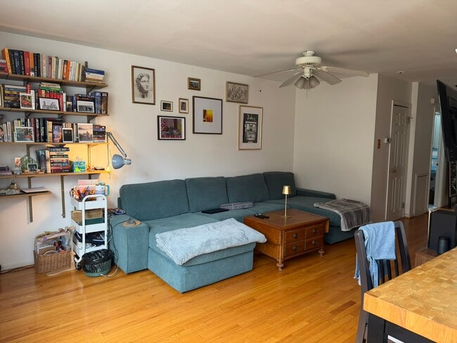 620 Green Ln, Unit Second Floor in Philadelphia, PA - Foto de edificio - Building Photo