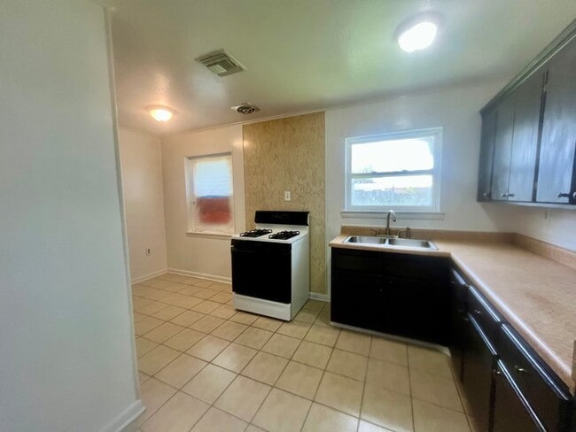 240 Azalea Dr in Westwego, LA - Building Photo - Building Photo