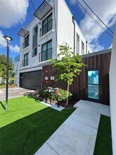 2782 NW 46th St in Miami, FL - Building Photo - Building Photo