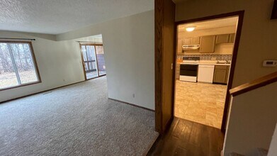 2261 Springbrook Ct in Grand Forks, ND - Building Photo - Building Photo