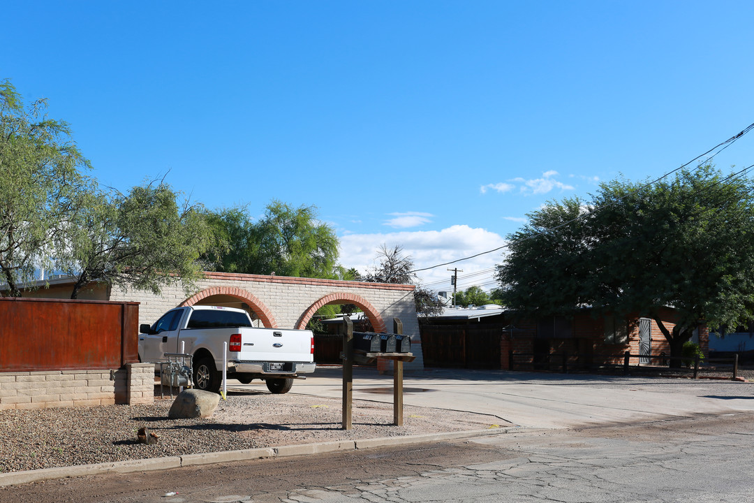 Duplex on E. Lee in Tucson, AZ - Building Photo