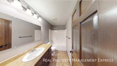 Modern 4 Bedroom 2 Bathroom Twin-Home in Tea in Tea, SD - Foto de edificio - Building Photo