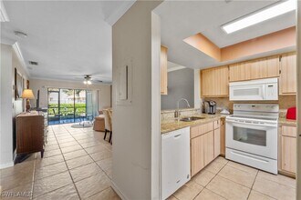 8287 Charter Club Cir in Ft. Myers, FL - Foto de edificio - Building Photo