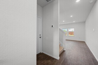 164 Frogmore Lp in Uhland, TX - Building Photo - Building Photo