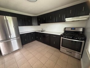16 Ambassador Dr in Manchester, CT - Building Photo - Building Photo