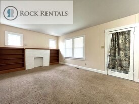 125 W 16th Ave in Hutchinson, KS - Building Photo