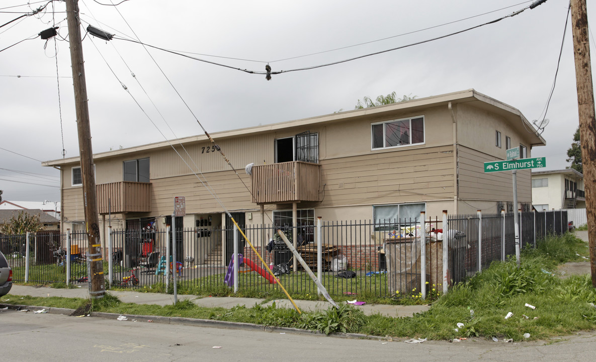 725 S Elmhurst Ave in Oakland, CA - Building Photo