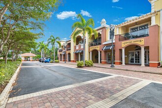 20230 Estero Gardens Cir, Unit 205 in Estero, FL - Foto de edificio - Building Photo