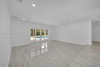 13840 SW 74th Ave in Palmetto Bay, FL - Building Photo - Building Photo
