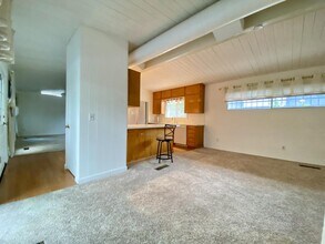 930 Reddy Ave in Medford, OR - Building Photo - Building Photo