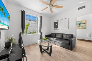 821 Ocean Ct, Unit SI ID1540438P in Miami Beach, FL - Building Photo