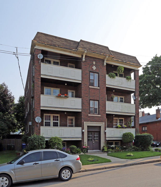 8 Stanley Ave in Hamilton, ON - Building Photo