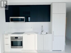 308 Jarvis St in Toronto, ON - Building Photo