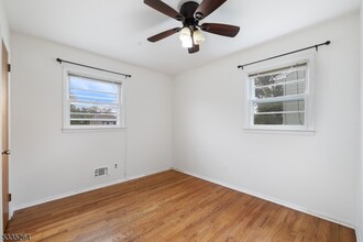 21 Farmingdale Dr in Parsippany Troy Hills, NJ - Building Photo - Building Photo