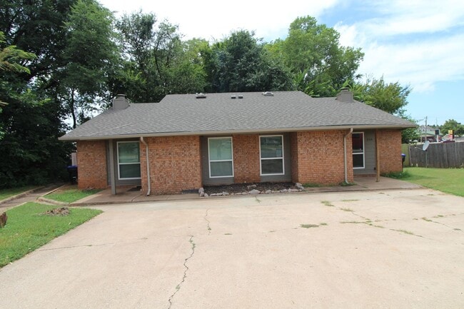 property at 904-904 Aspen Ct