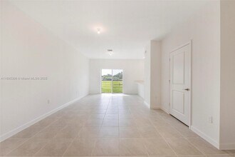 12577 NW 23rd Pl in Miami Shores, FL - Building Photo - Building Photo