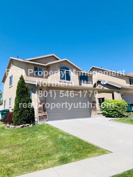 1677 N 25 E in Layton, UT - Building Photo