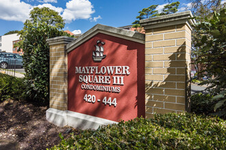 Mayflower Square in Alexandria, VA - Foto de edificio - Building Photo