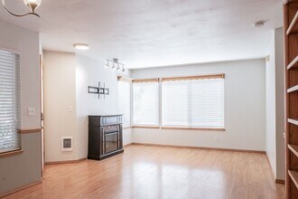 9210 Market Pl-Unit -Unit A-104 in Lake Stevens, WA - Building Photo - Building Photo