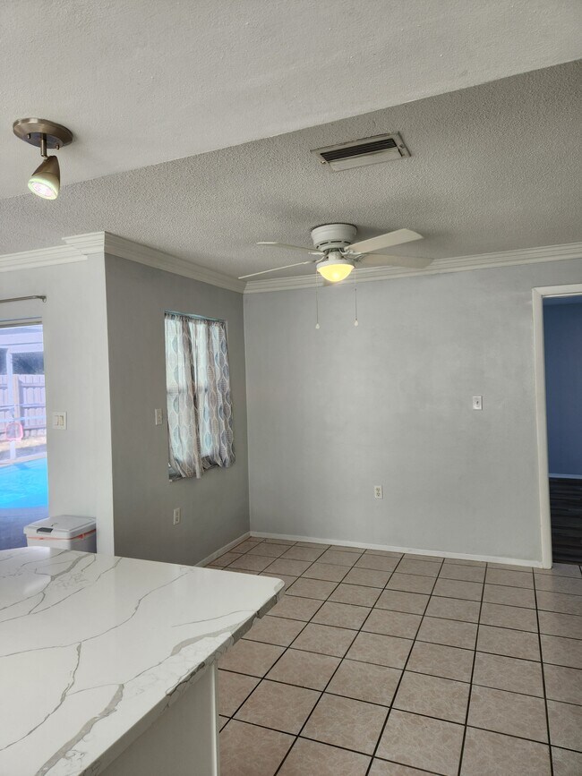 9837 Marlinton Ln in Port Richey, FL - Building Photo - Building Photo