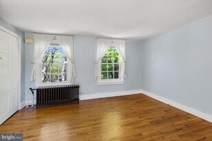528 Kauffman St in Philadelphia, PA - Building Photo