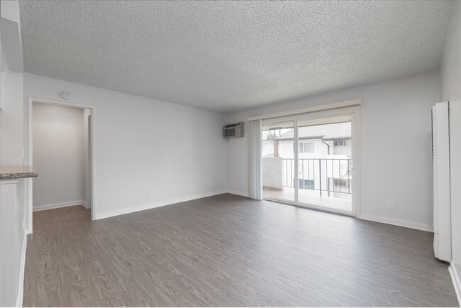 15327 Woodruff Pl in Bellflower, CA - Building Photo - Interior Photo
