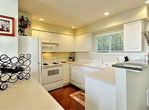 2964 142nd Pl SE, Unit Unit2 in Bellevue, WA - Building Photo - Building Photo