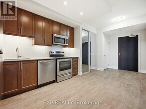 15 Lynch St in Brampton, ON - Building Photo - Building Photo