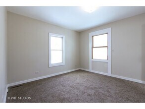 160 Franklin Blvd, Unit 2 in Elgin, IL - Building Photo - Building Photo